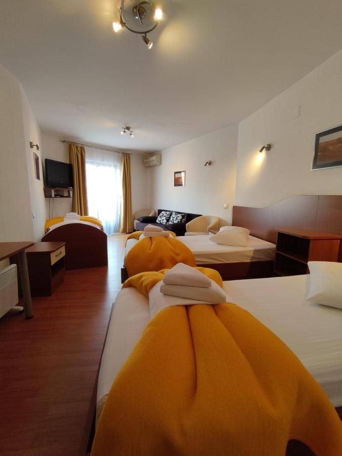 Hotel Prvan Vrgorac Ngoại thất bức ảnh