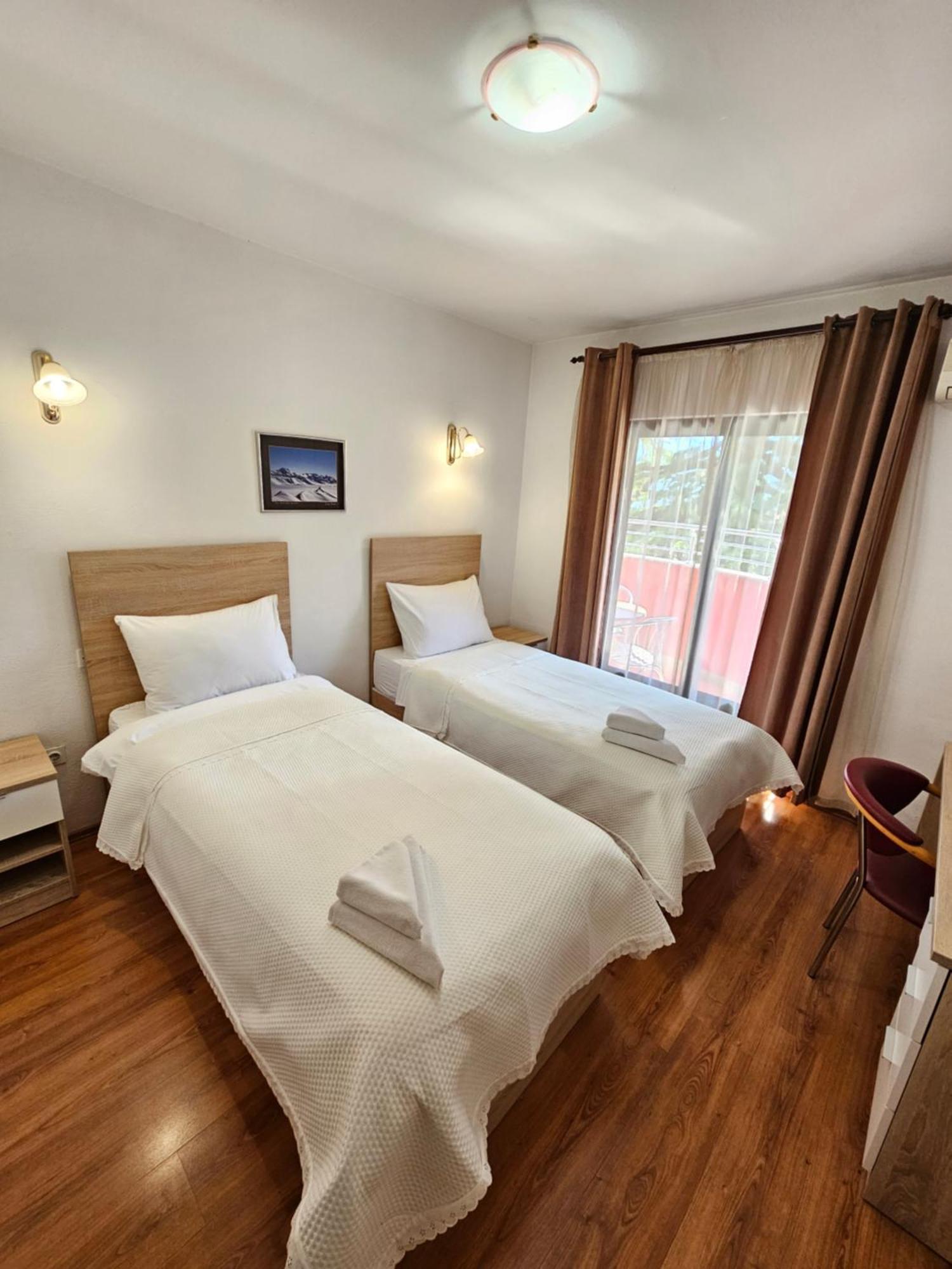 Hotel Prvan Vrgorac Ngoại thất bức ảnh