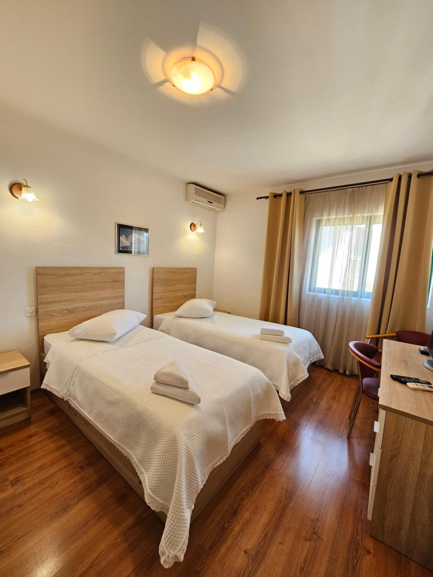 Hotel Prvan Vrgorac Ngoại thất bức ảnh