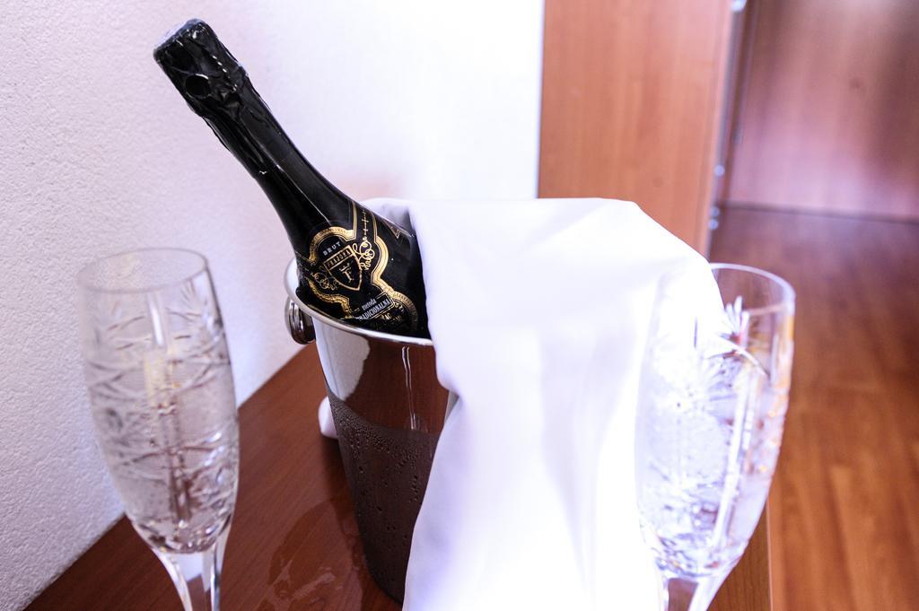 Hotel Prvan Vrgorac Ngoại thất bức ảnh